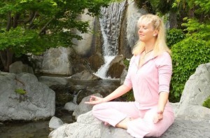 Read more about the article New article by Anette Shine: The benefits of taking yoga outside