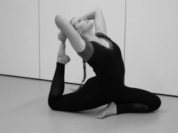 You are currently viewing Masterclass Ashtanga Yoga Rocket le 15 Août avec Priscilla Bruelhart