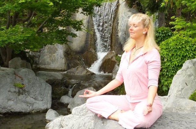 You are currently viewing New article by Anette Shine: The benefits of taking yoga outside