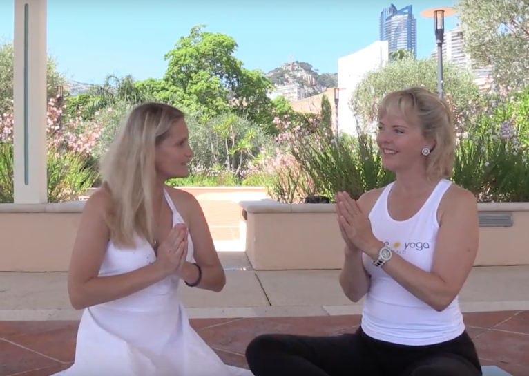 You are currently viewing Reportage vidéo: Sunshine Yoga fête ses dix ans à l’hôtel Monte-Carlo Bay